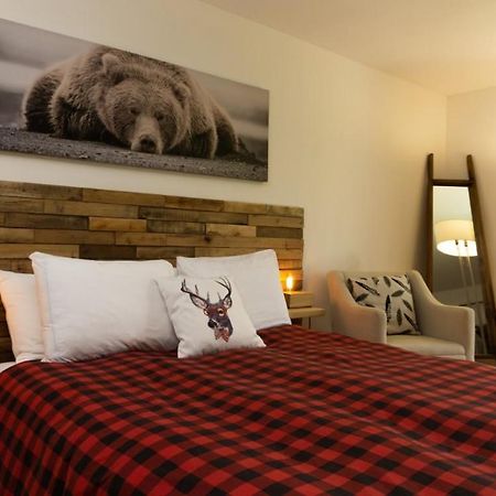 Condo Hotel Au Pied Du Mont Orford エクステリア 写真