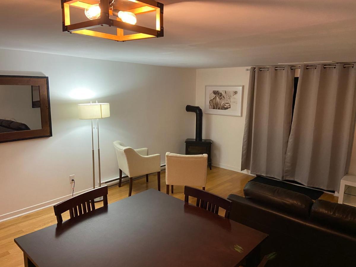 Condo Hotel Au Pied Du Mont Orford エクステリア 写真