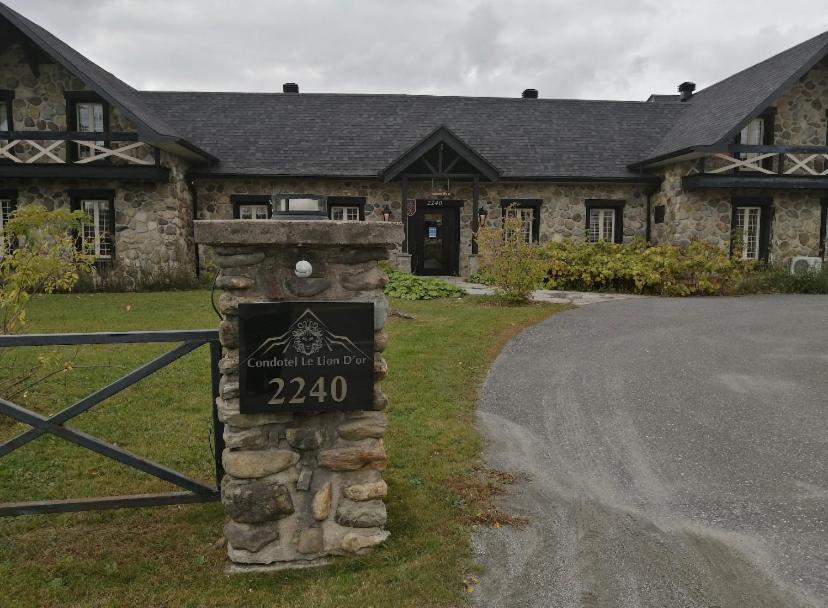 Condo Hotel Au Pied Du Mont Orford エクステリア 写真