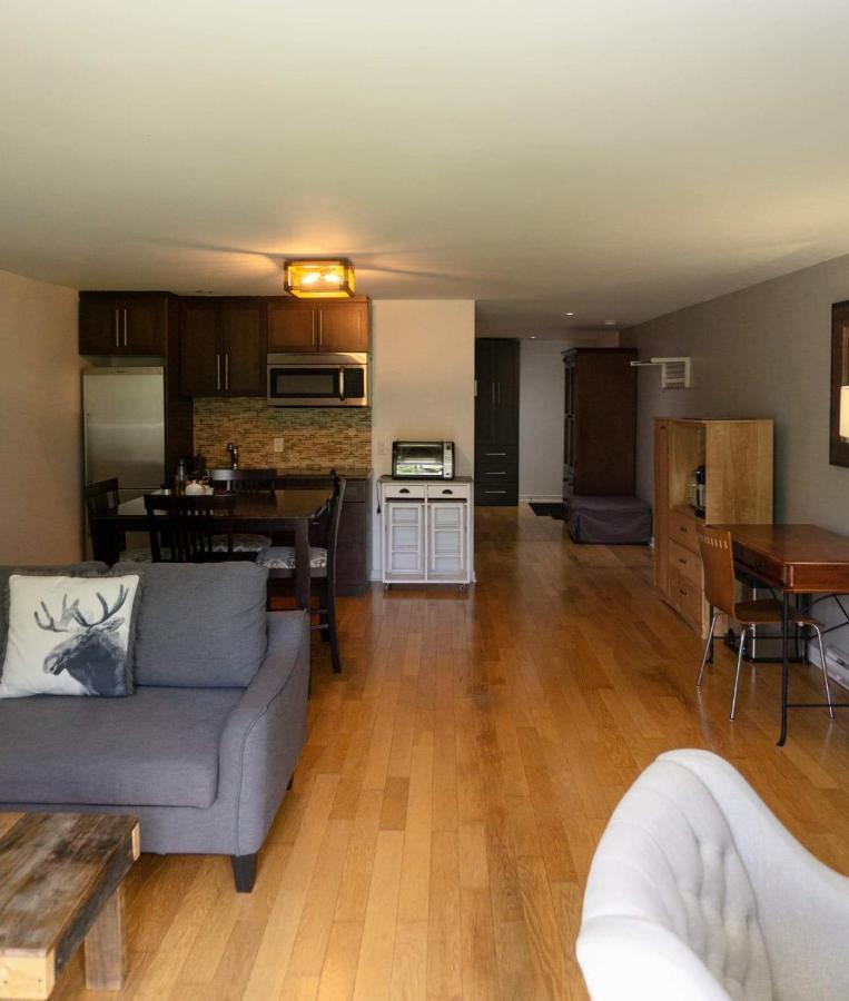 Condo Hotel Au Pied Du Mont Orford エクステリア 写真