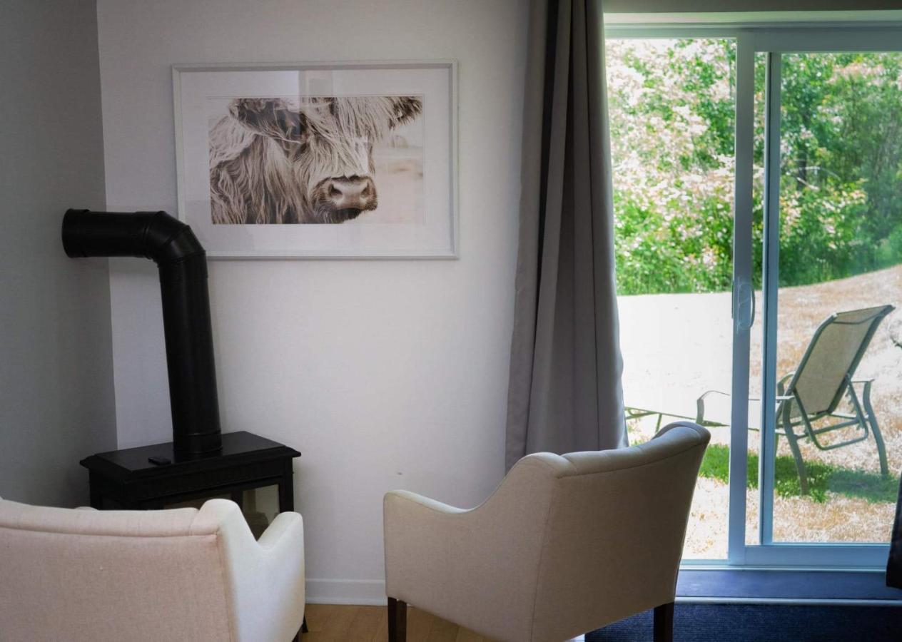 Condo Hotel Au Pied Du Mont Orford エクステリア 写真