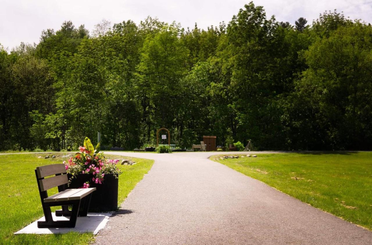 Condo Hotel Au Pied Du Mont Orford エクステリア 写真