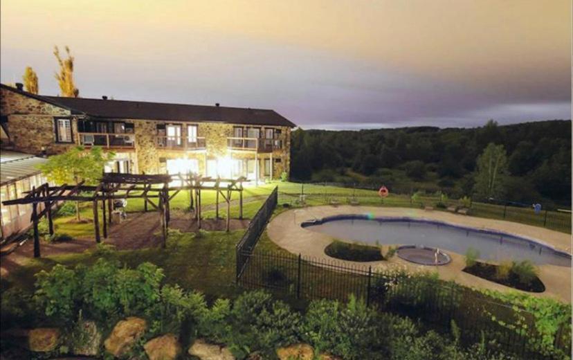 Condo Hotel Au Pied Du Mont Orford エクステリア 写真