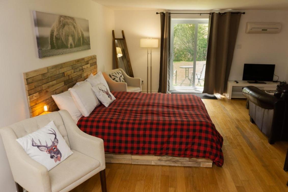 Condo Hotel Au Pied Du Mont Orford エクステリア 写真