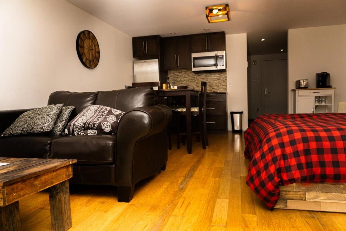 Condo Hotel Au Pied Du Mont Orford エクステリア 写真