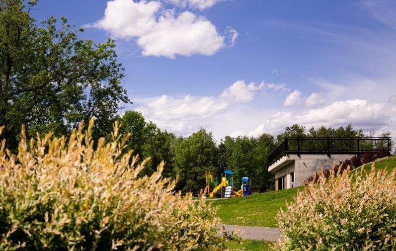 Condo Hotel Au Pied Du Mont Orford 部屋 写真