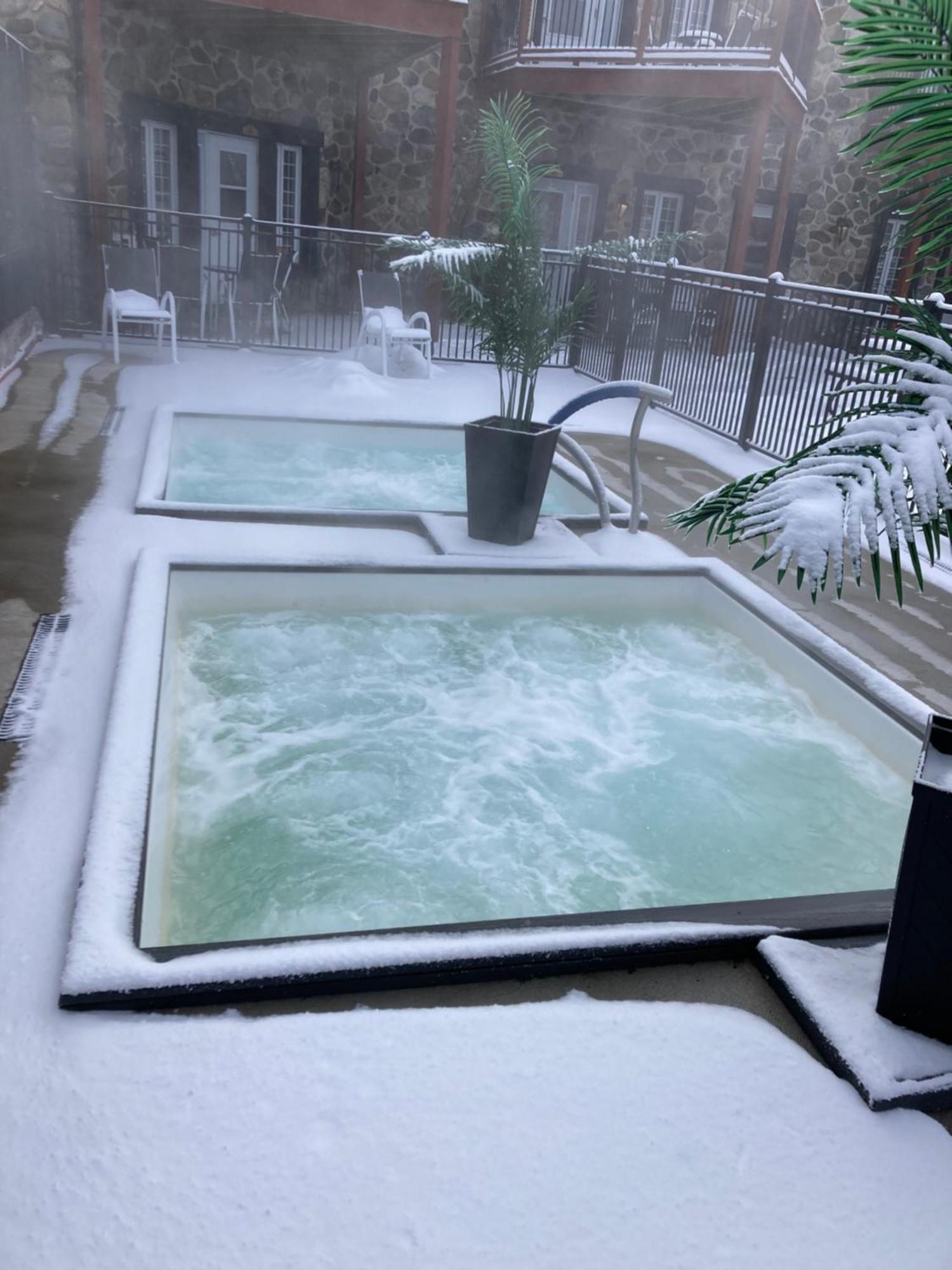 Condo Hotel Au Pied Du Mont Orford エクステリア 写真